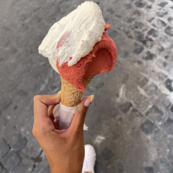 Giolitti - strawberry - Ice Cream & Frozen Yogurt Near Me - Rome, RM Giolitti - strawberry - Ice Cream & Frozen Yogurt Near Me - Rome, RM
