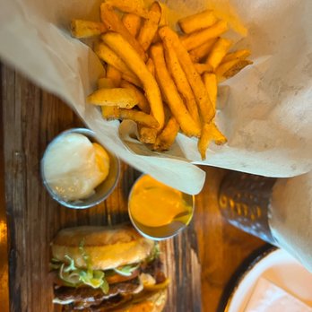 Haywire - The delicious burger - New American Near Me - Dallas, Texas