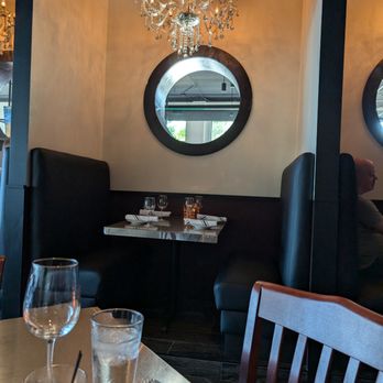 Ludlow & Prime - comfy booths - Seafood Near Me - Franklin, Tennessee