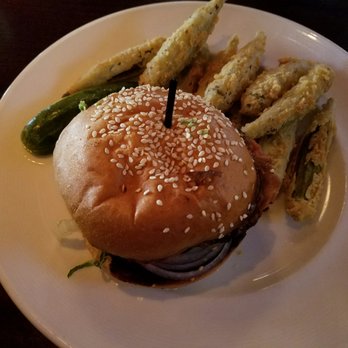 Marlow's Tavern - Simply Burger - New American Near Me - Orlando, Florida