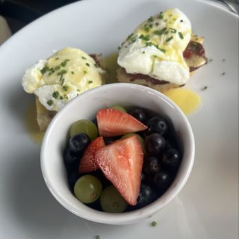 Toscanos - Eggs Benedict - Italian Near Me - Puyallup, Washington