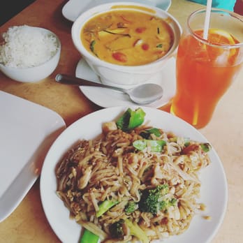 Sahla Thai Restaurant - Duck curry and Pad siu yiu with chicken!  Thai ice tea! - Thai Near Me - Truro, Nova Scotia
