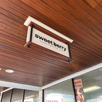 Sweet Berry - Ice Cream & Frozen Yogurt Near Me - Fairfax, Virginia
