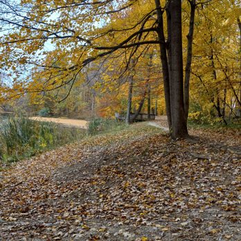 Avon Town Hall Park - The trail has some gentle inclines I have no difficulty with in my wheelchair. - Disc Golf Near Me - Avon, Indiana Avon Town Hall Park - The trail has some gentle inclines I have no difficulty with in my wheelchair. - Disc Golf Near Me - Avon, Indiana