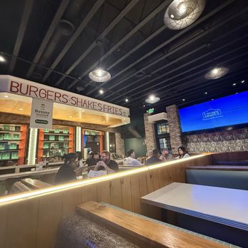 Little Benny - Dining area - Burgers Near Me - Simi Valley, California Little Benny - Dining area - Burgers Near Me - Simi Valley, California