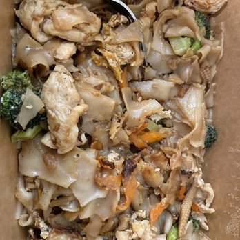 Eat At Thai - Pad Se Ew - Thai Near Me - Berkeley, California