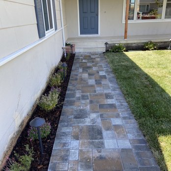 Seafield Landscaping - Walkway and plants in front yard - Landscaping Near Me Seafield Landscaping - Walkway and plants in front yard - Landscaping Near Me