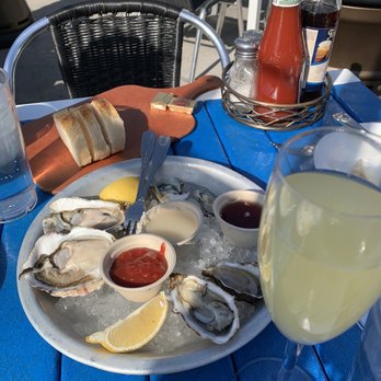 Sam's Chowder House - Oysters and a mimosa, winning combination - Seafood Near Me - Half Moon Bay, California Sam's Chowder House - Oysters and a mimosa, winning combination - Seafood Near Me - Half Moon Bay, California