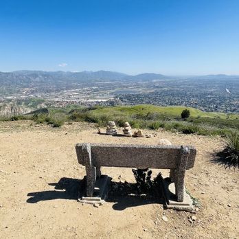 Mario DeCampos Trail - The peak overlook. - Hiking Near Me