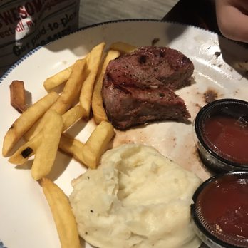 Red Lobster - 6oz sirloin with mashed potatoes and fries - Seafood Near Me - Omaha, Nebraska