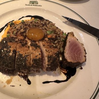 Smith & Wollensky - Boston - Seared Yellowfin Tuna - Steakhouses Near Me - Boston, Massachusetts