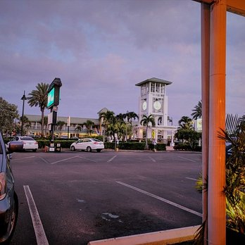 Foxy's Cafe - Located right in the middle of Treasure Island in a strip mall. - Pizza Near Me - Treasure Island, Florida