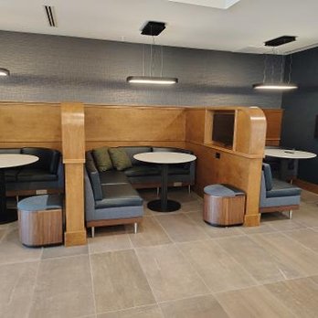 Courtyard by Marriott Monroe Airport - Booths sitting area - Hotels Near Me - Monroe, Louisiana Courtyard by Marriott Monroe Airport - Booths sitting area - Hotels Near Me - Monroe, Louisiana