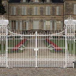 Chateau Pichon Longueville Comtesse de Lalande - Ch Comtesse Lalande - front street view