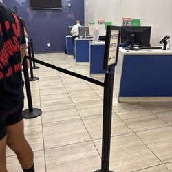 Fox Rent A Car - 1 worker 12 people in line.