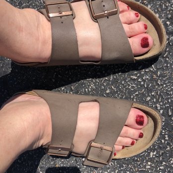 Linhs Nails - Sparkly Maroon. I like the deluxe pedicure. - Skin Care Near Me - College Station, Texas