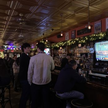 Mulligan's Pub - people sitting at the bar - American Near Me - New York, New York Mulligan's Pub - people sitting at the bar - American Near Me - New York, New York