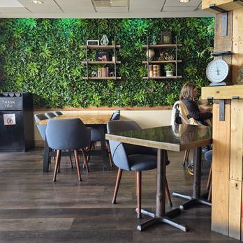 Eve's Garden Cafe - Mediterranean Near Me - Skokie, Illinois