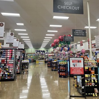 Safeway - Self checkout and view of walkway up front next to cashiers - Grocery Near Me - Sunnyvale, California