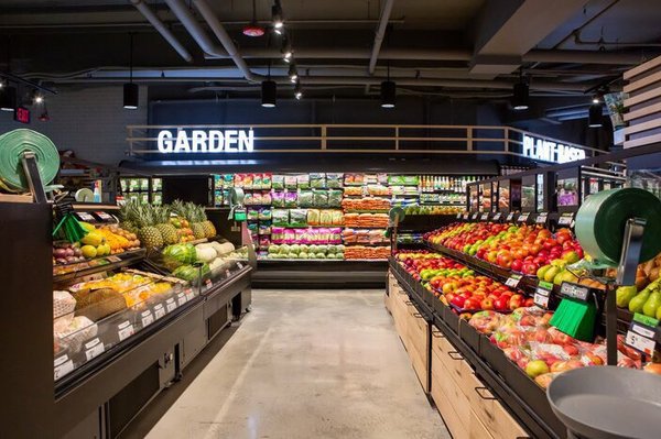 GIANT Heirloom Market by null