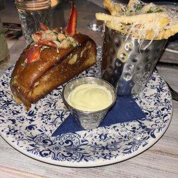 The Hampton Social - Denver - LOBSTER ROLL and PARMESAN TRUFFLE FRIES - New American Near Me - Denver, Colorado The Hampton Social - Denver - LOBSTER ROLL and PARMESAN TRUFFLE FRIES - New American Near Me - Denver, Colorado