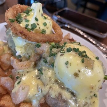 Another Broken Egg Cafe - Shrimp 'N City Grits Benedict - Breakfast & Brunch Near Me - Burbank, California