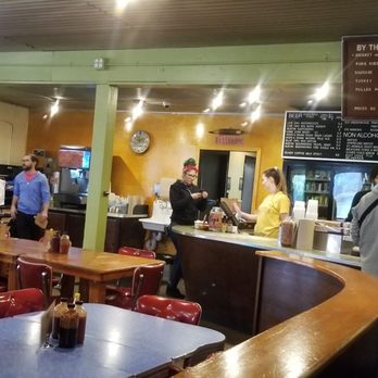 Franklin Barbecue - right before the crowd hits - Barbeque Near Me - Austin, Texas