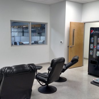 Highway Motors - Drivers Lounge with cable TV, free Wi-Fi, comfortable recliners and vending. - Truck Rental Near Me - Winchester, Virginia Highway Motors - Drivers Lounge with cable TV, free Wi-Fi, comfortable recliners and vending. - Truck Rental Near Me - Winchester, Virginia
