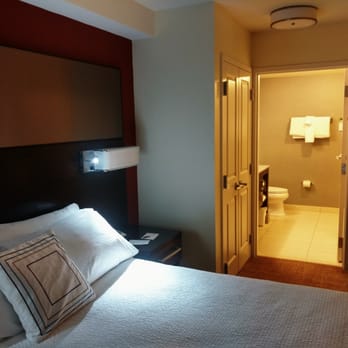 Residence Inn Chicago Wilmette - from bed to bathroom (king studio) - Hotels Near Me - Wilmette, Illinois Residence Inn Chicago Wilmette - from bed to bathroom (king studio) - Hotels Near Me - Wilmette, Illinois
