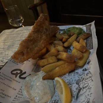 Ye Olde Cheshire Cheese - Crispy fish and chips - Pubs Near Me - London, XGL Ye Olde Cheshire Cheese - Crispy fish and chips - Pubs Near Me - London, XGL