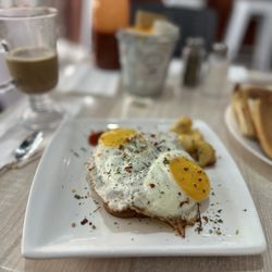 Señor Baguette - Avocado toast with eggs