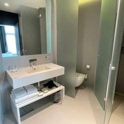 Rafa Nadal Academy - Rafa suite bathroom