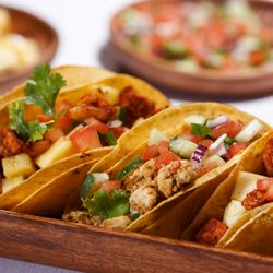 EN VIVO - Street Tacos - Chicken, Shrimp or Steak