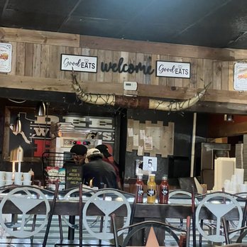 Dee Willie’s BBQ  - Barbeque Near Me - San Antonio, Texas