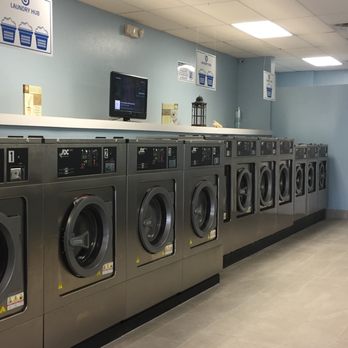 The Laundry Hub Corp - Machines of various sizes: 25lbs, 35lbs, and 60lbs. The big ones fit large comforters and blankets. - Laundromat Near Me - Ocala, Florida The Laundry Hub Corp - Machines of various sizes: 25lbs, 35lbs, and 60lbs. The big ones fit large comforters and blankets. - Laundromat Near Me - Ocala, Florida