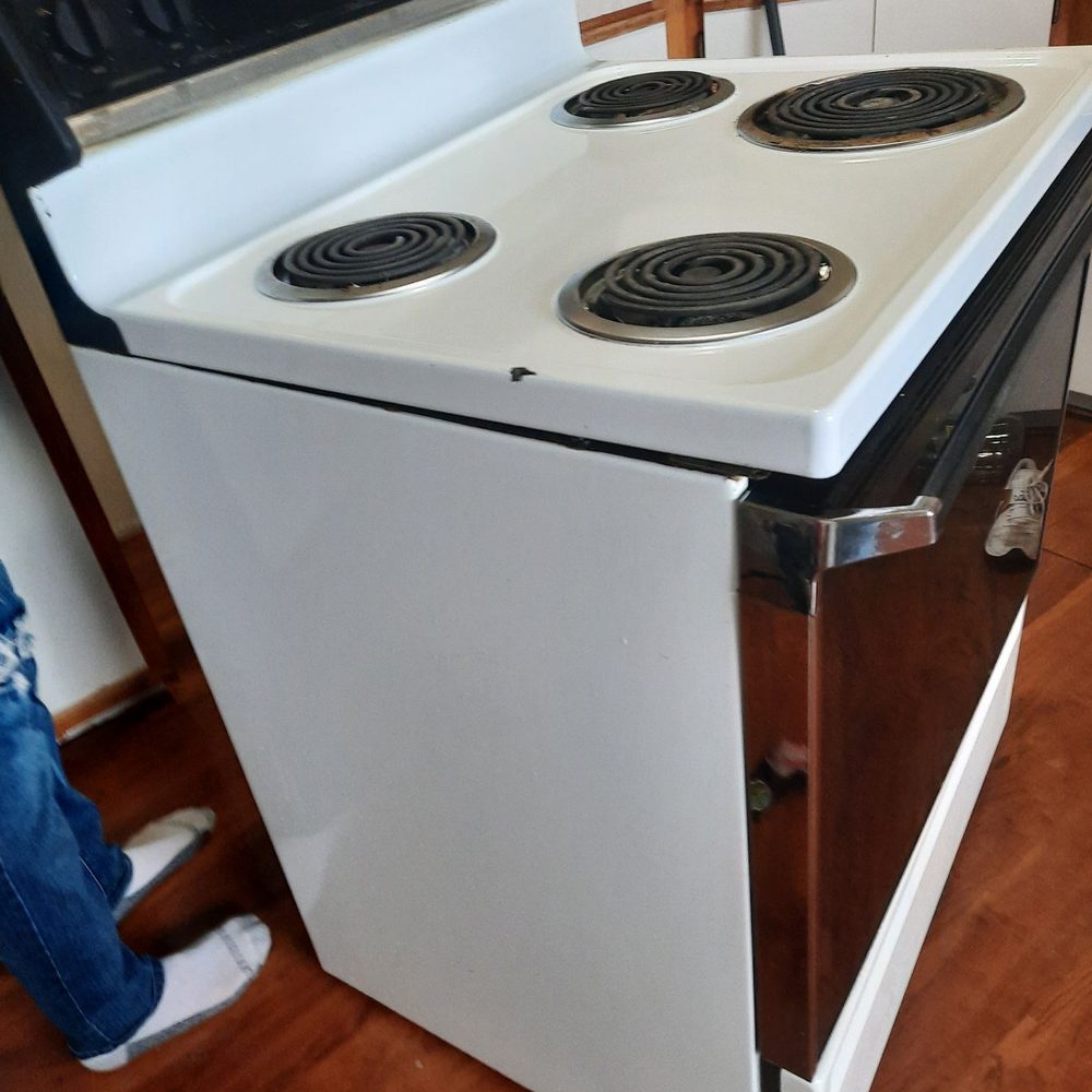 1st Rate Property Management - Stove that WE cleaned before move out - Property Management Near Me
