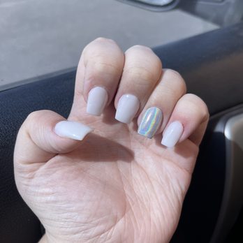Divas Nails Spa - The nails that daisy did. Very cute and exactly what I wanted - Nail Salons Near Me - Highland, California