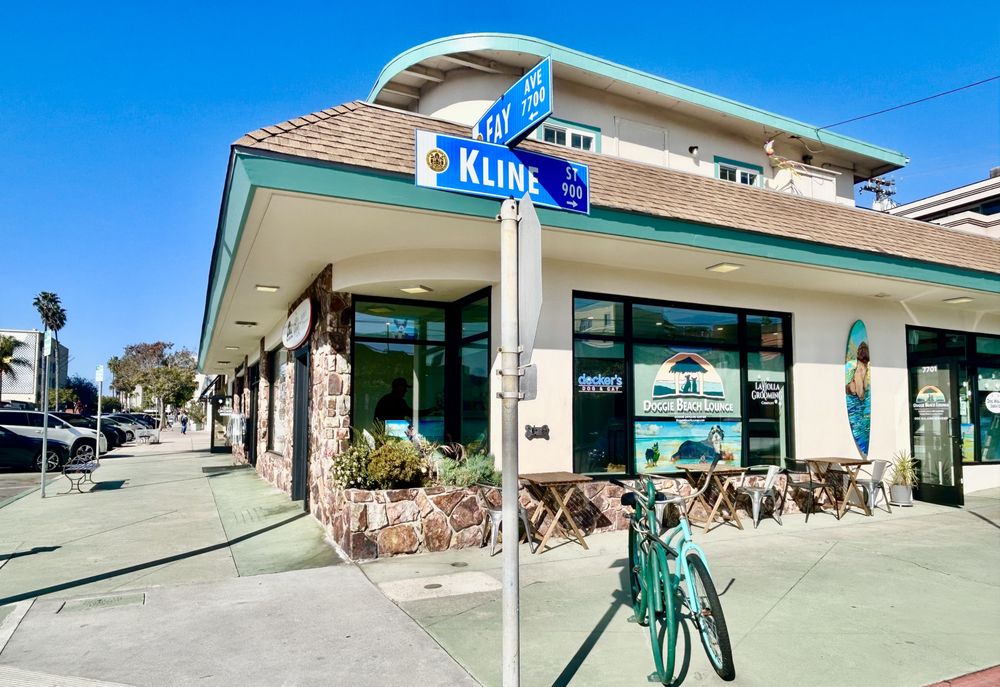 Doggie Beach Lounge - pet boarding facility in La Jolla, CA