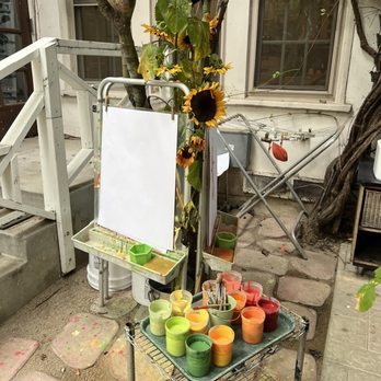 Branches Atelier - Outdoor easel. - Preschools Near Me - Los Angeles, California