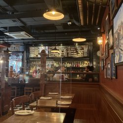 Alvy's - Interior
