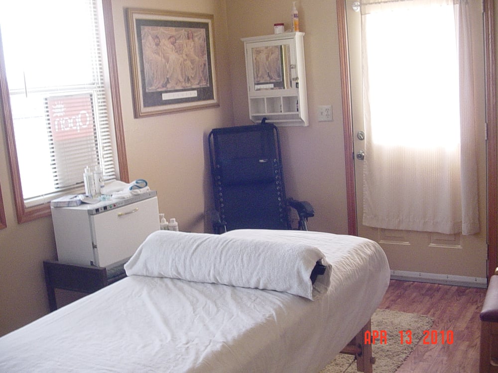 Planet Earth Natural Healing Center Logo