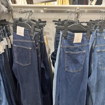 H&M - H&M popular ladies women's jeans - Women's Clothing Near Me - Atlanta, Georgia H&M - H&M popular ladies women's jeans - Women's Clothing Near Me - Atlanta, Georgia