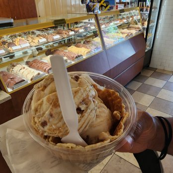 Kilwins - Praline pecan - Ice Cream & Frozen Yogurt Near Me - Annapolis, Maryland