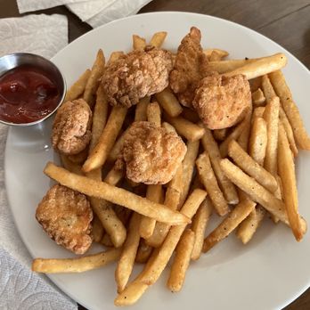 Dolphin Bay Resort & Spa - Room service - Kids chicken nuggets and fries - Resorts Near Me - Pismo Beach, California Dolphin Bay Resort & Spa - Room service - Kids chicken nuggets and fries - Resorts Near Me - Pismo Beach, California