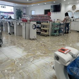 Nail stations and pedi on the side Nail stations and pedi on the side