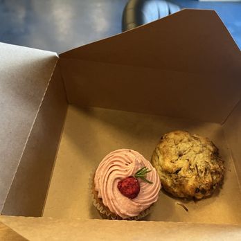 Buoy - Strawberry cupcake & scone - Desserts Near Me - San Francisco, California