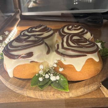 Art Lunch - Cinnabon - Breakfast & Brunch Near Me - Pasadena, California Art Lunch - Cinnabon - Breakfast & Brunch Near Me - Pasadena, California