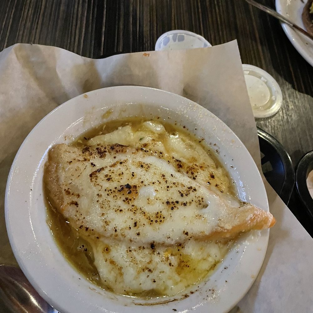 Everett's - French onion soup - American Near Me - Omaha, Nebraska Everett's - French onion soup - American Near Me - Omaha, Nebraska