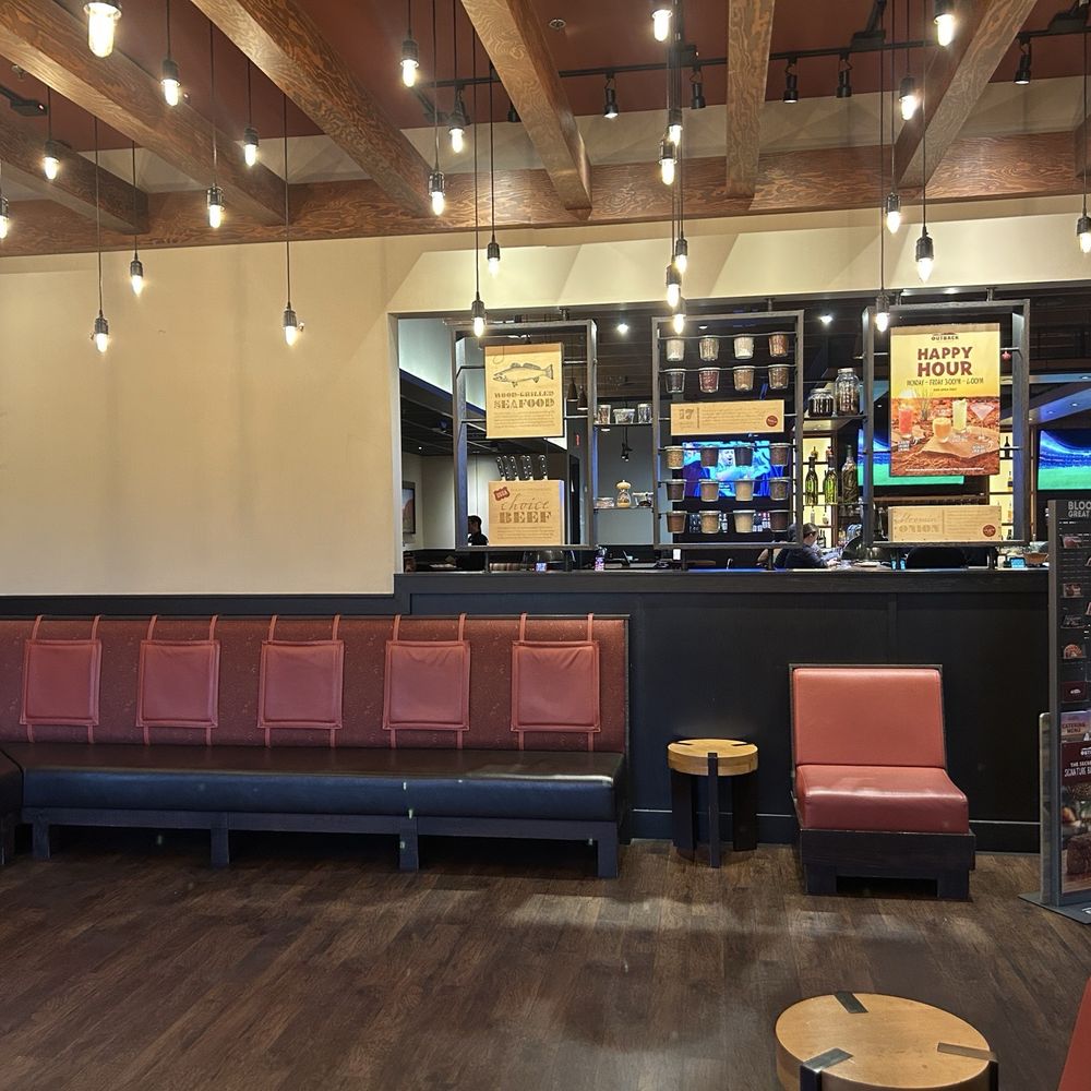 Outback Steakhouse - Waiting area - Steakhouses Near Me - Visalia, California