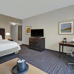 Hampton Inn & Suites Robbinsville - Guest room